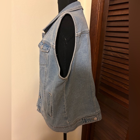 Universal Thread Light Blue Denim Vest - Picture 2 of 5